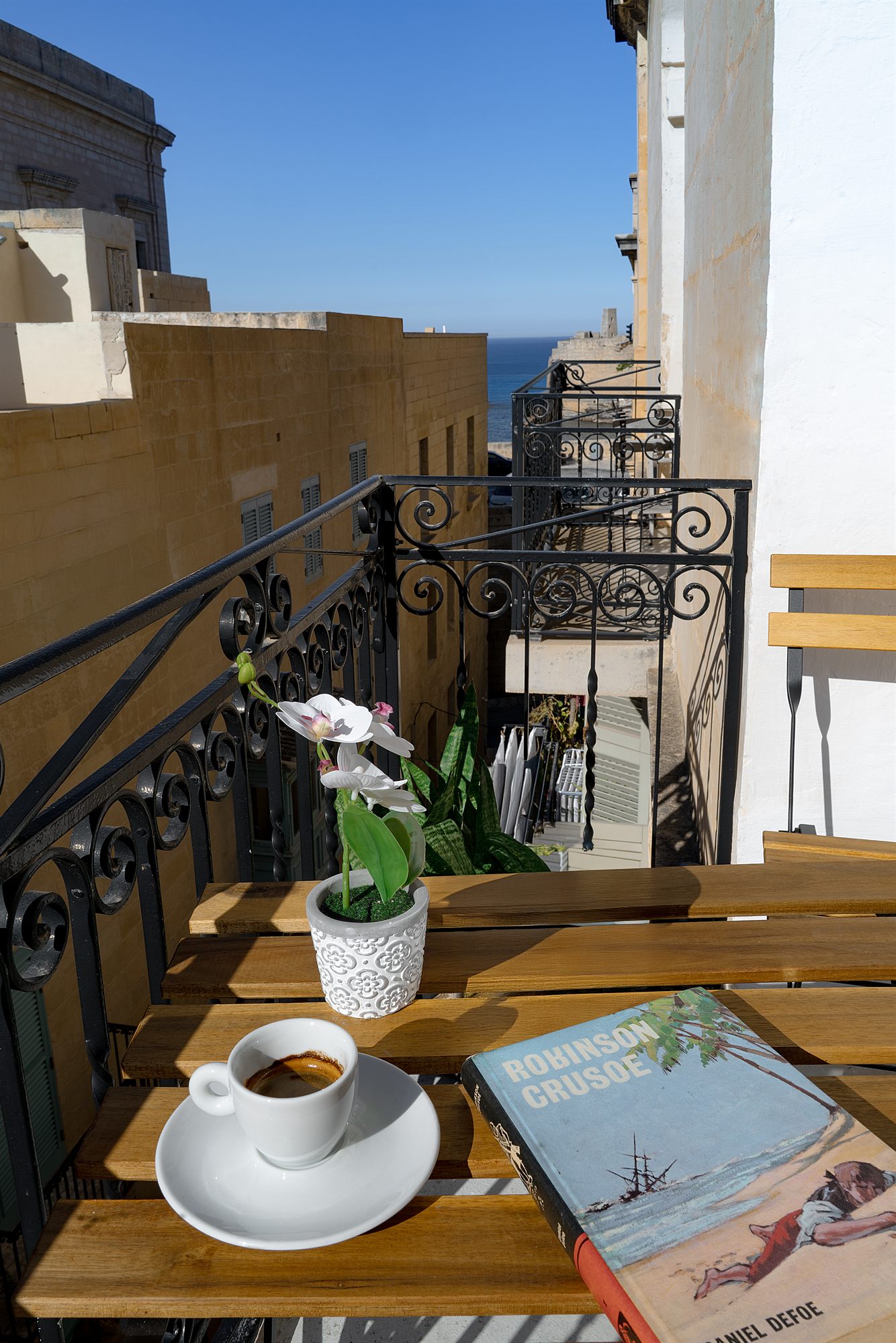 Valletta Old Town Balcony · Charming 2BR — private Maltese balcony
